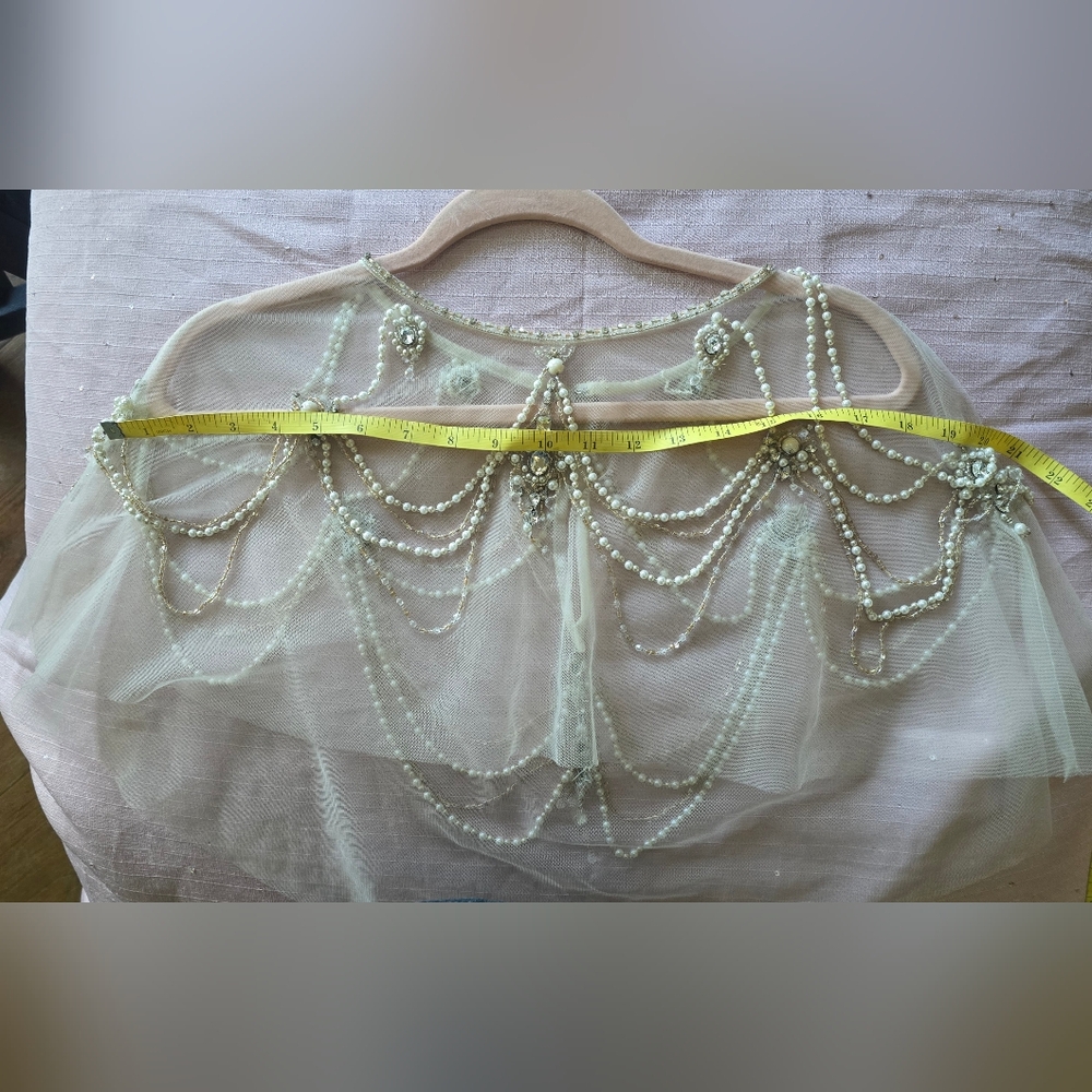 Ivory capelet shawl - Picture 8 of 11